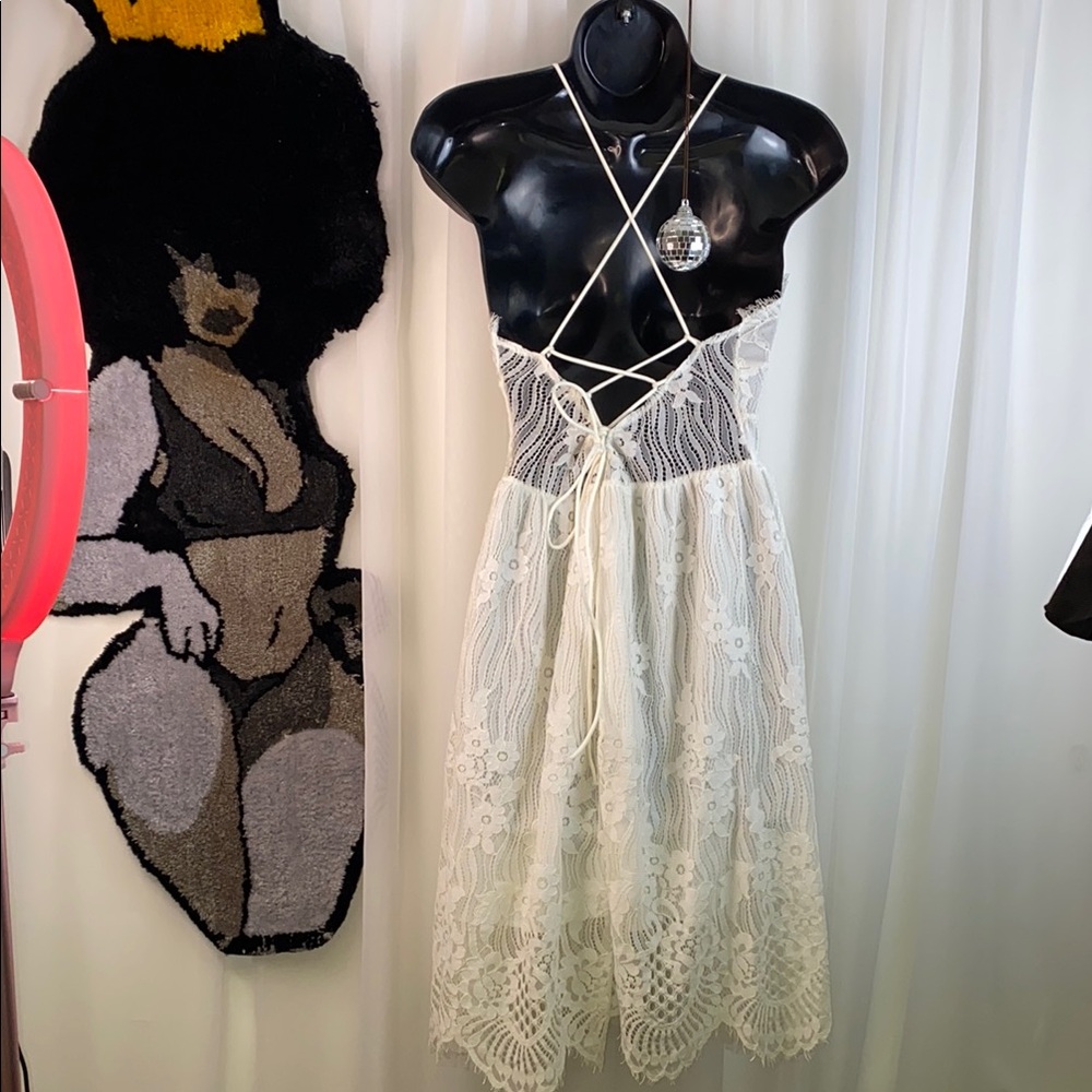 White Spaghetti Strap Sweetheart Midi Dress - Picture 5 of 13